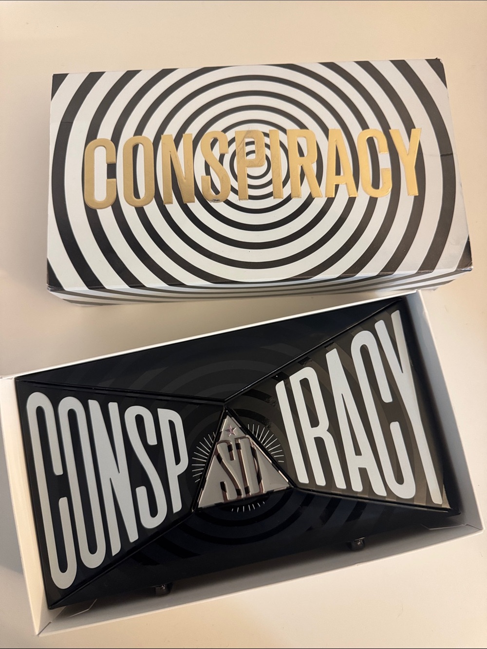 Jeffree Star Conspiracy Eyeshadow Palette - original, never swatched - Picture 2 of 5